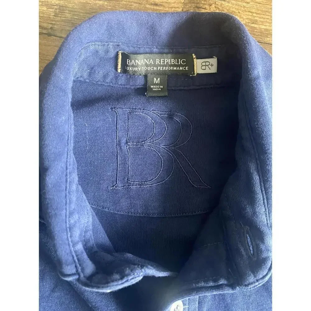 Banana Republic Button-Up Shirt - Luxurious Touch Performance